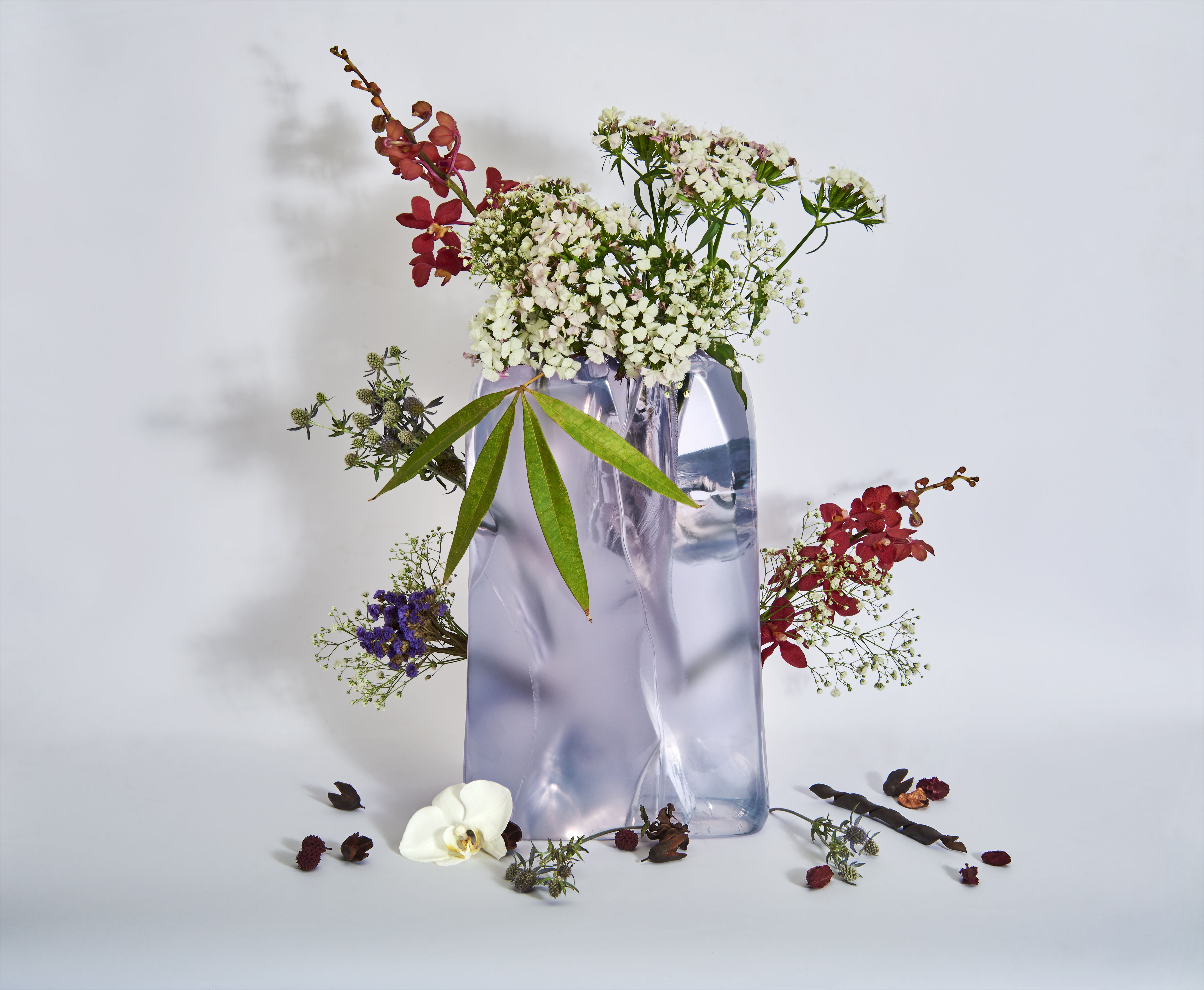 Yasanche Unveils Ice Cube Flower Vase